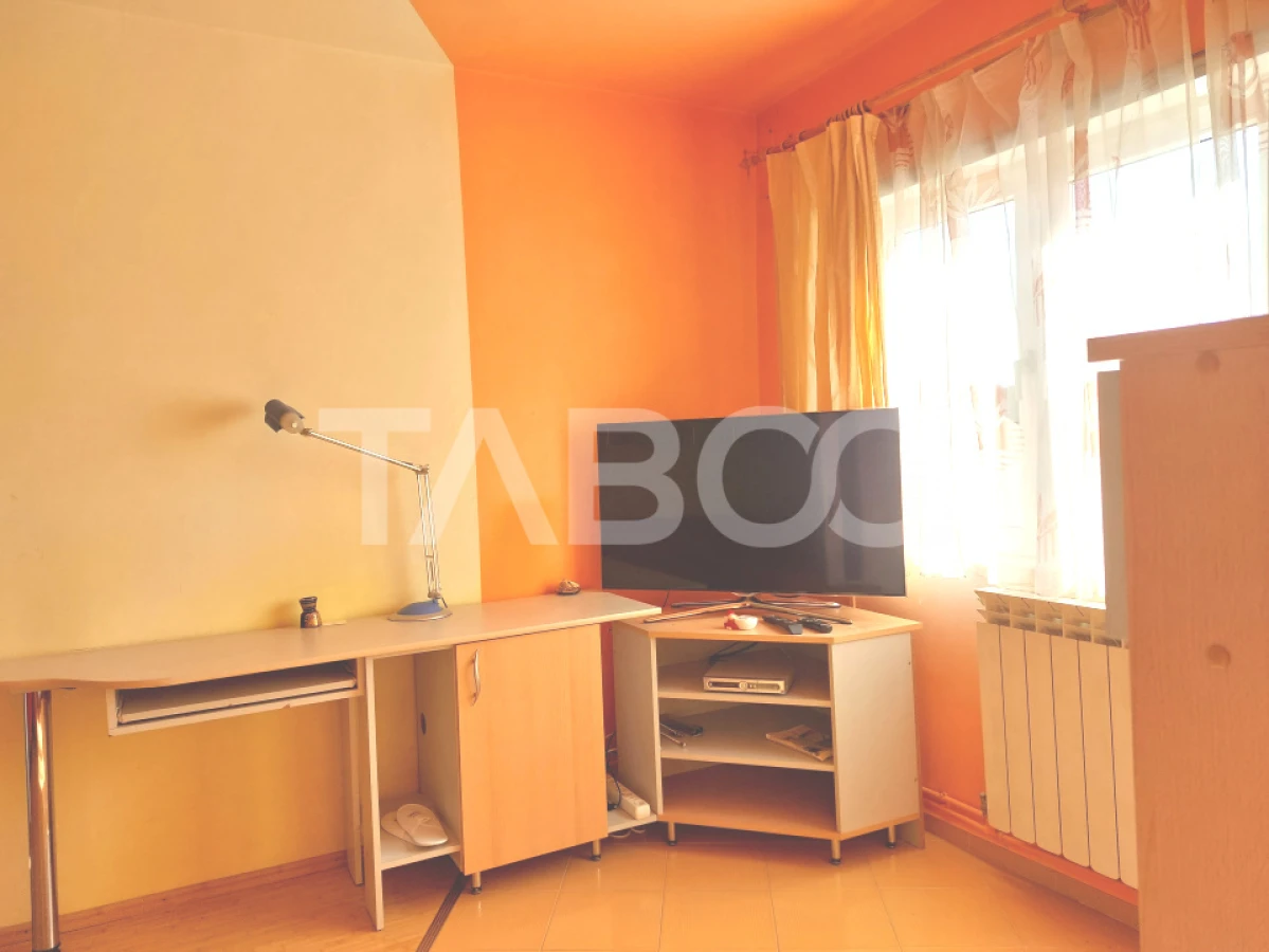 Pret Avantajos-Apartament 50 mpu 2 camere etaj 3 pivnita Cisnadie - 2