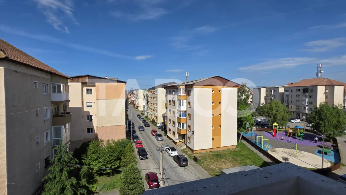 Apartament cu 3 camere central ultrafinisat de vanzare in Sebes - 2