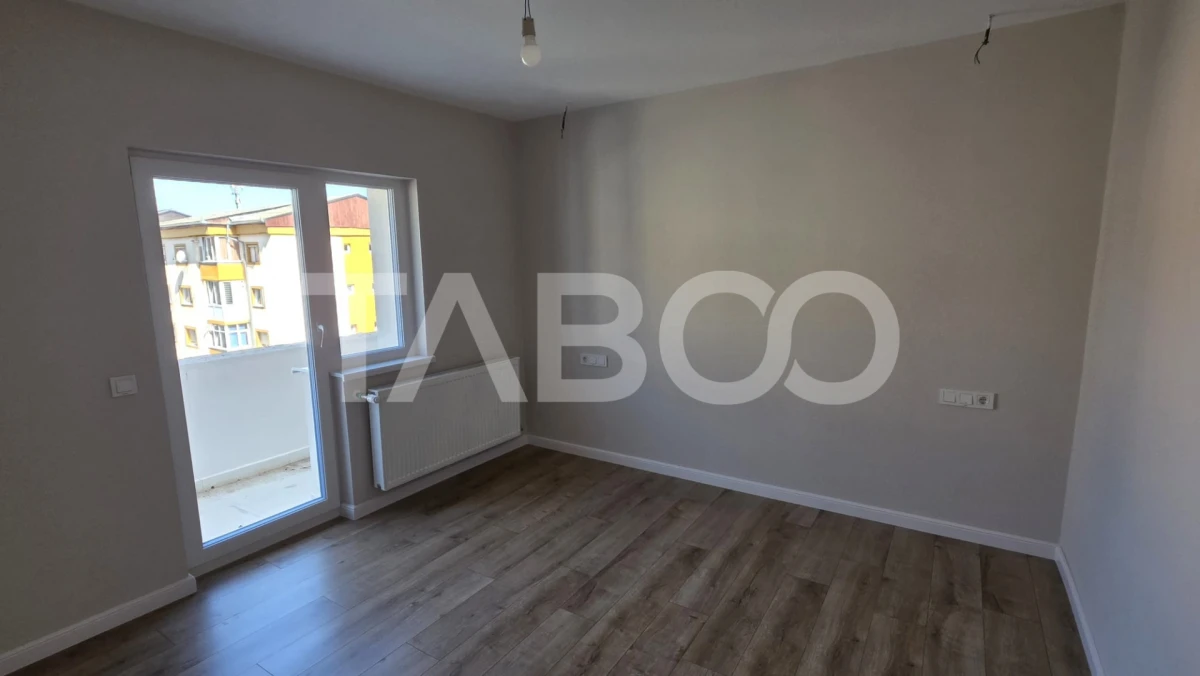 Apartament cu 3 camere central ultrafinisat de vanzare in Sebes - 1