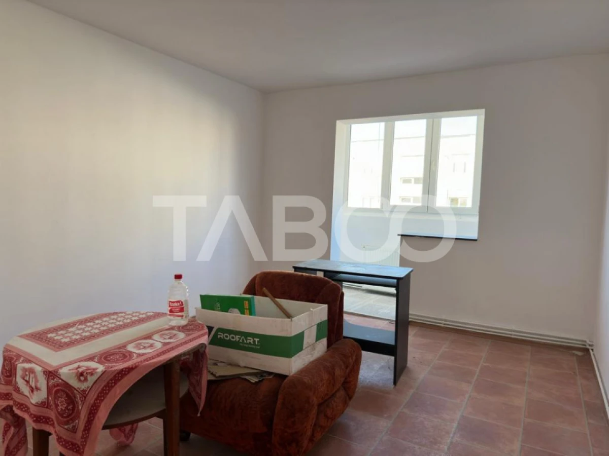 Apartament semidecomandat 2 camere etaj 3 zona Garii Fagaras - 1