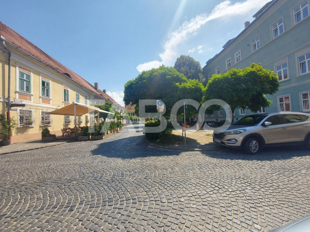 Apartament de vanzare 2 camere 68 mpu pivnita in Centrul Istoric Sibiu - 2