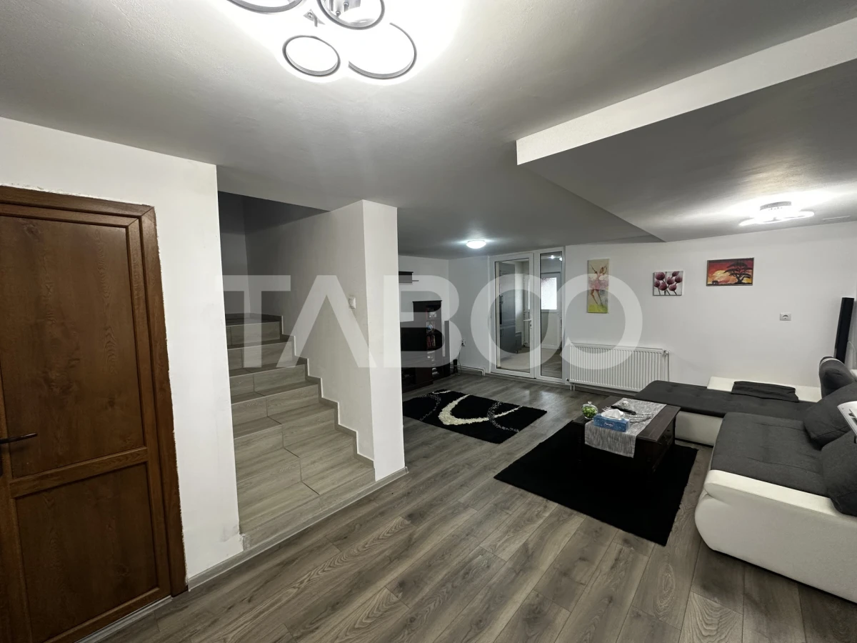 Casa individuala de vanzare formata din 2 apartamente si piscina - 10