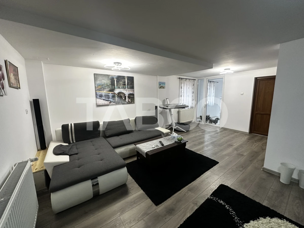 Casa individuala de vanzare formata din 2 apartamente si piscina - 9