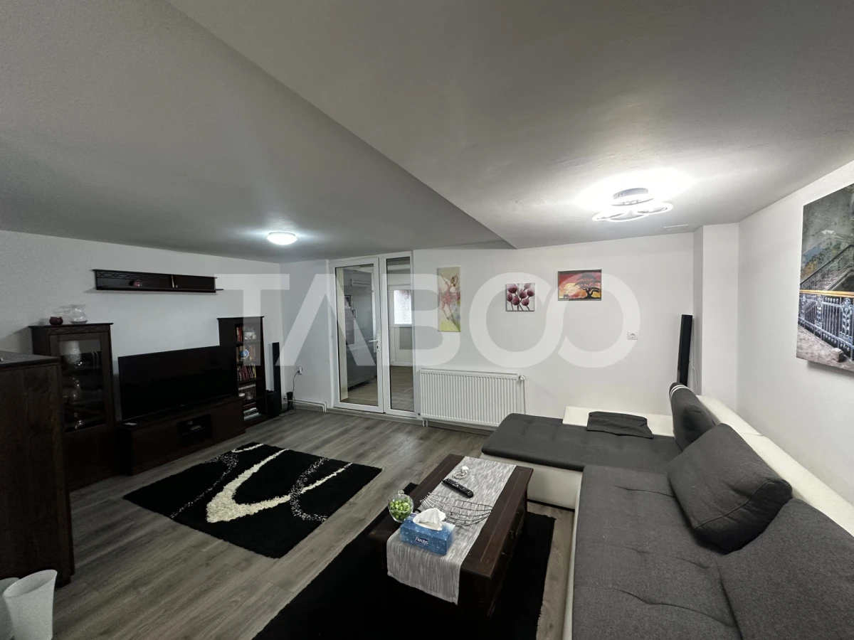 Casa individuala de vanzare formata din 2 apartamente si piscina - 8