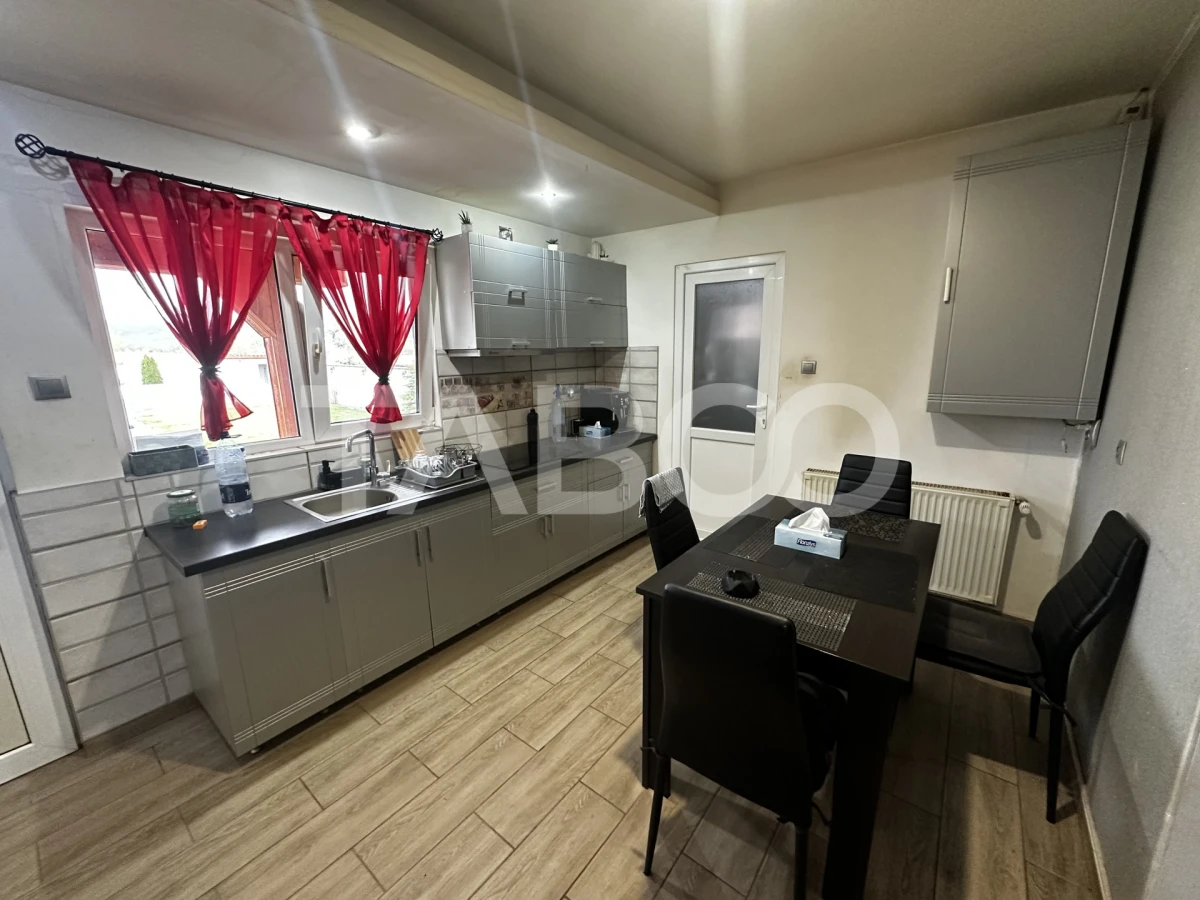 Casa individuala de vanzare formata din 2 apartamente si piscina - 7