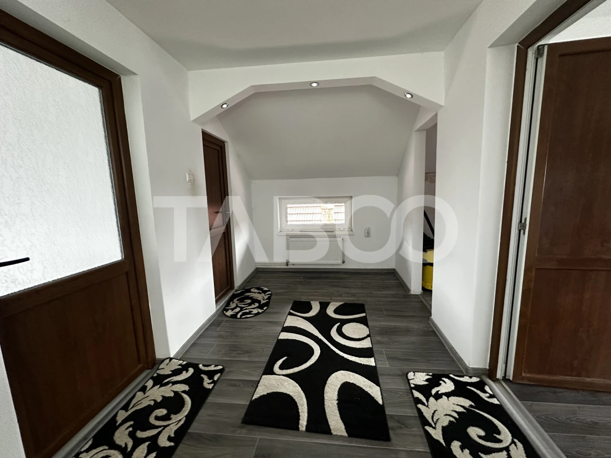 Casa individuala de vanzare formata din 2 apartamente si piscina - 5
