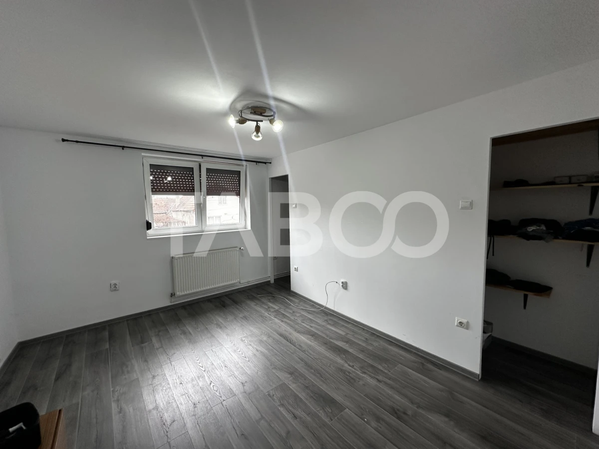 Casa individuala de vanzare formata din 2 apartamente si piscina - 4
