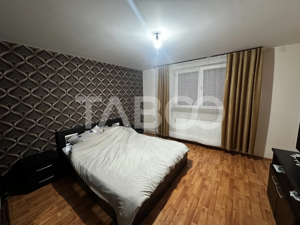 Casa individuala de vanzare formata din 2 apartamente si piscina - 1