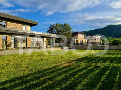 Casa moderna cu 5 camere, piscina si priveliste superba, Cisnadie