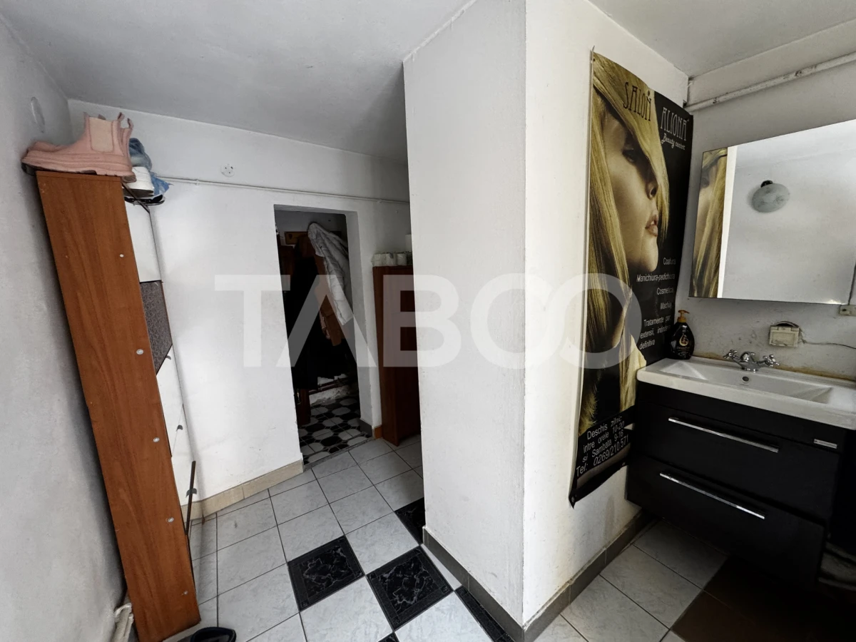 Spatiu comercial cu 2 camere 70 mpu vedere la strada Cristian Sibiu - 7