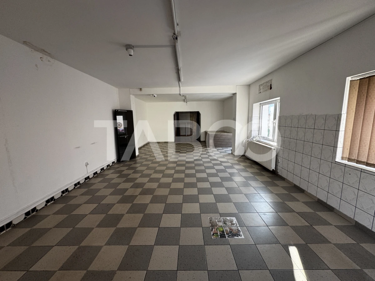 Spatiu comercial cu 2 camere 70 mpu vedere la strada Cristian Sibiu - 5