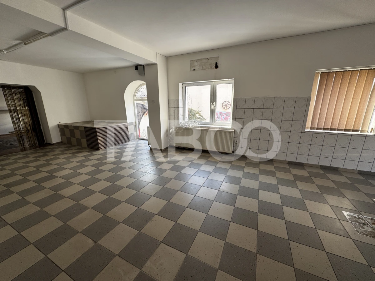 Spatiu comercial cu 2 camere 70 mpu vedere la strada Cristian Sibiu - 4