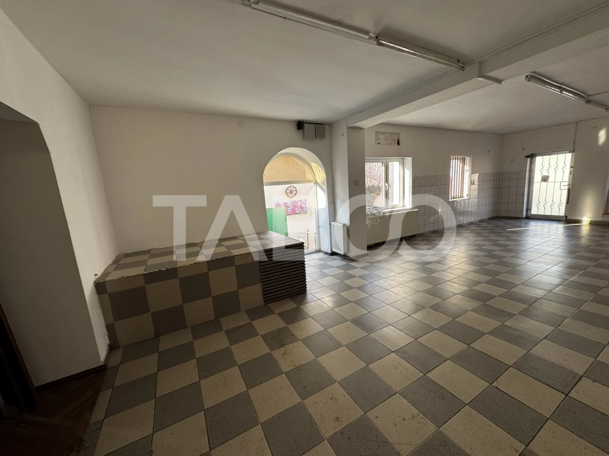 Spatiu comercial cu 2 camere 70 mpu vedere la strada Cristian Sibiu - 2