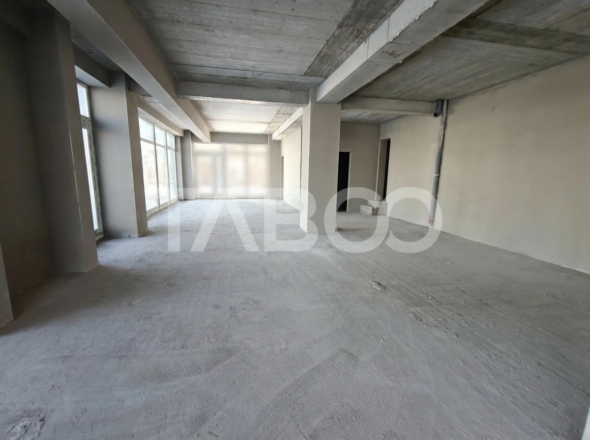 Spatiu Comercial de inchiriat cu 8 locuri de parcare - Vitrina 13 m - 5