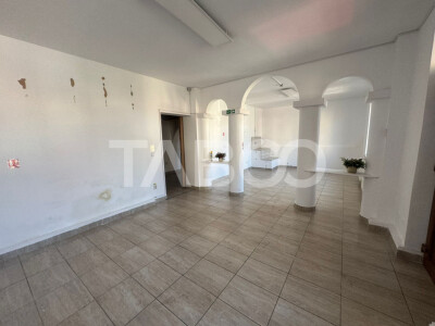 Spatiu comercial de inchiriat 3 camere 80 mpu Calea Dumbravii Sibiu