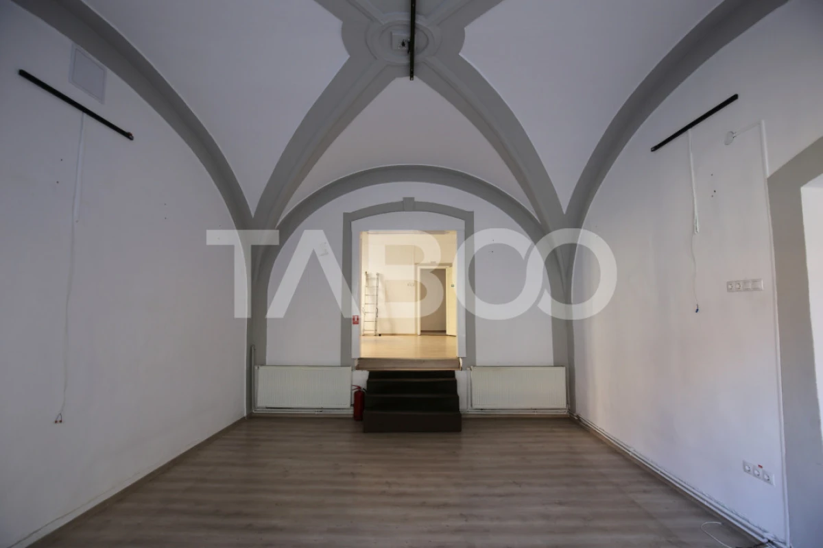 Spatiu comercial de inchiriat in zona Centrala 75mpu Sibiu - 2
