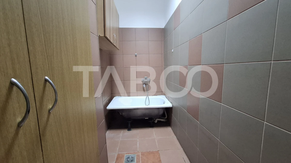 Spatiu comercial 120 mpu cu vitrina 8m si vad pietonal Valea Aurie - 8