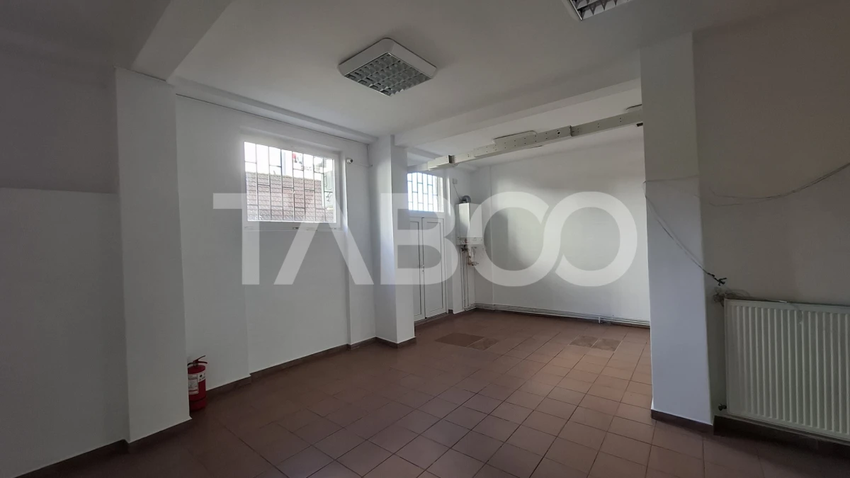 Spatiu comercial 120 mpu cu vitrina 8m si vad pietonal Valea Aurie - 5