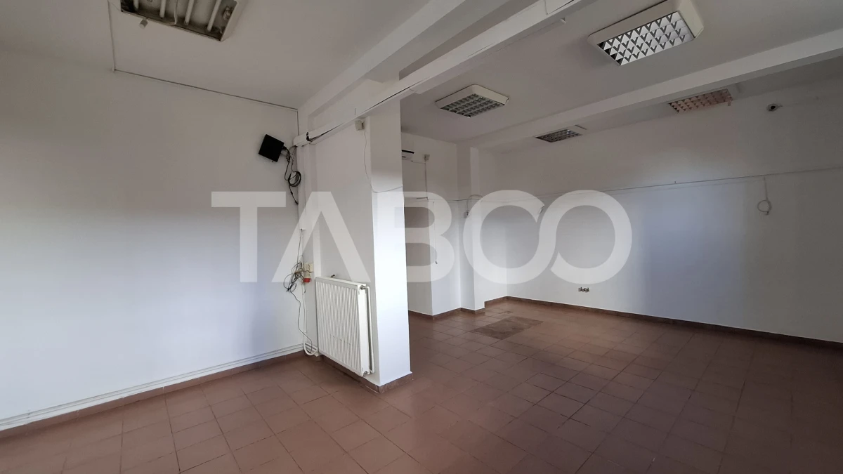 Spatiu comercial 120 mpu cu vitrina 8m si vad pietonal Valea Aurie - 3