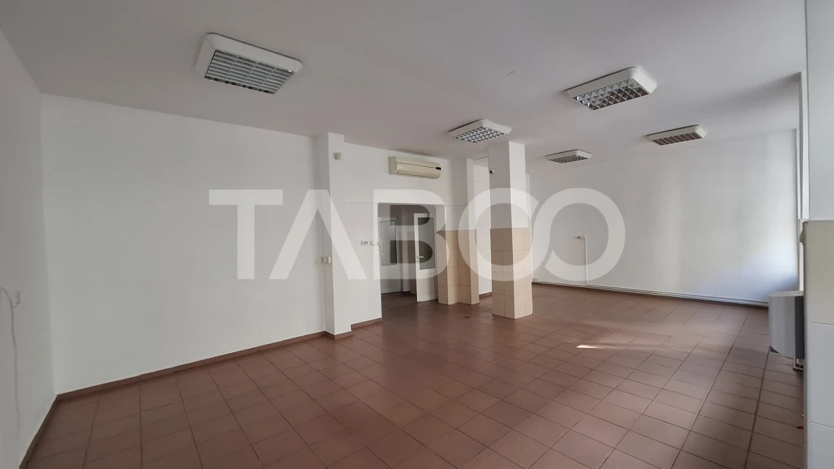Spatiu comercial 120 mpu cu vitrina 8m si vad pietonal Valea Aurie - 2