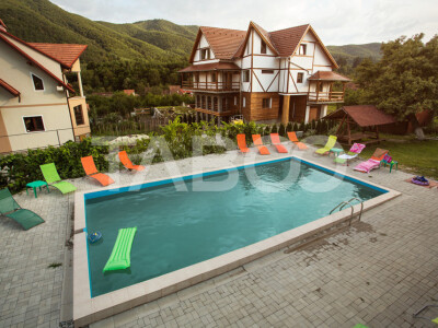 Pensiune 13 camere 16 bai sauna piscina si teren 1565 mp Cisnadioara