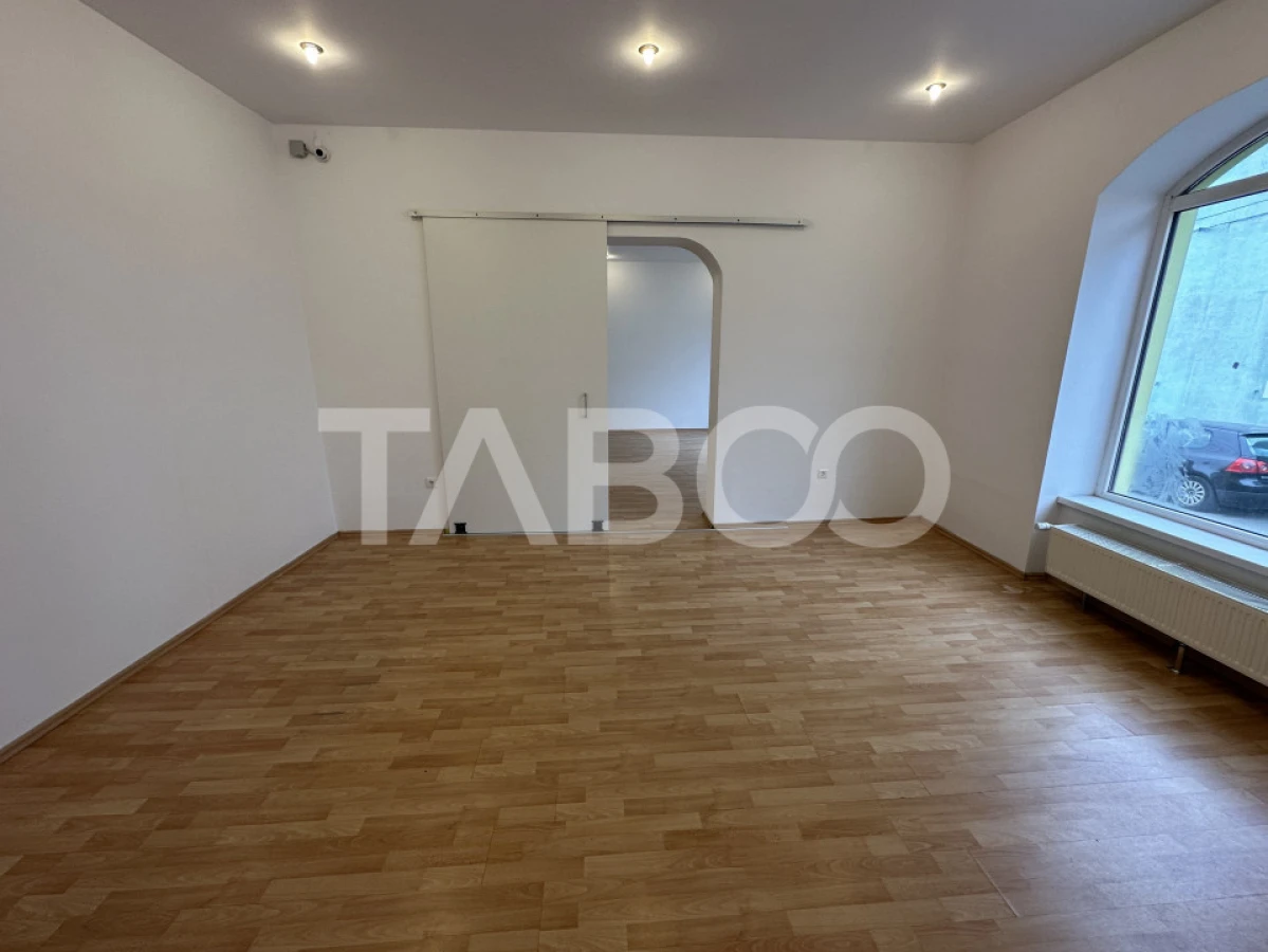 Spatiu 550 mpu pretabil clinica sau cladire birouri zona Lupeni Sibiu - 2