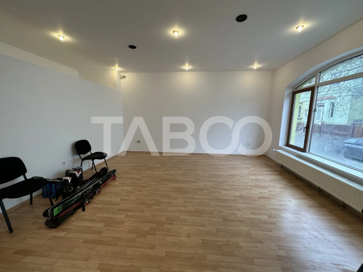 Spatiu 550 mpu pretabil clinica sau cladire birouri zona Lupeni Sibiu - 1