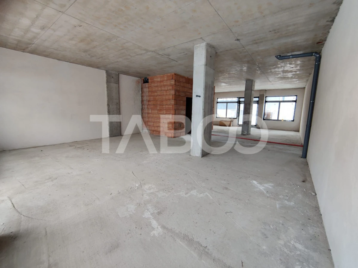 Spatiu comercial open space generos stradal cu vitrine Turnisor Sibiu - 1