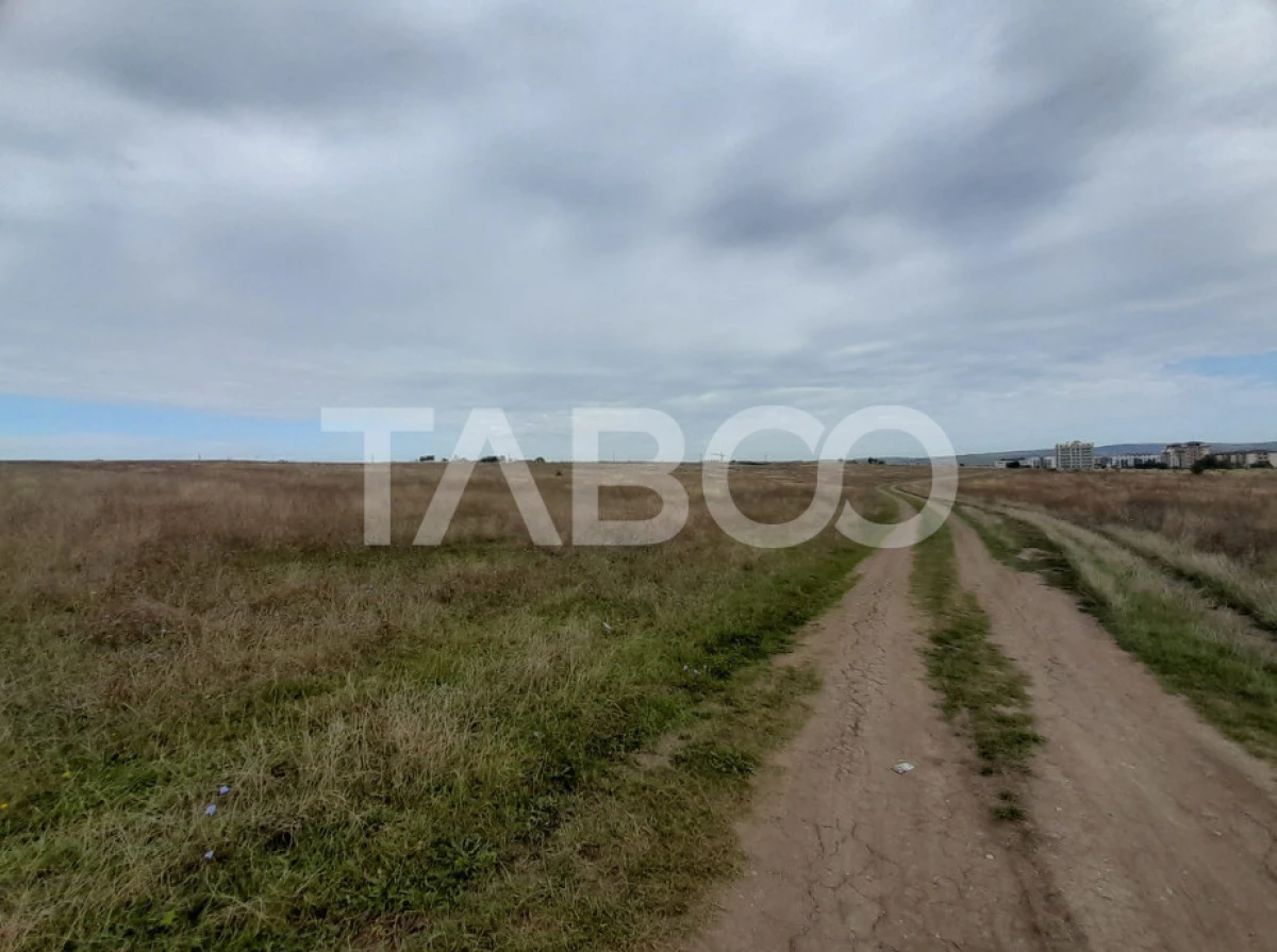 Teren intravilan 2 fronturi de 35 m fiecare 8.000 mp Turnisor Sibiu - 8