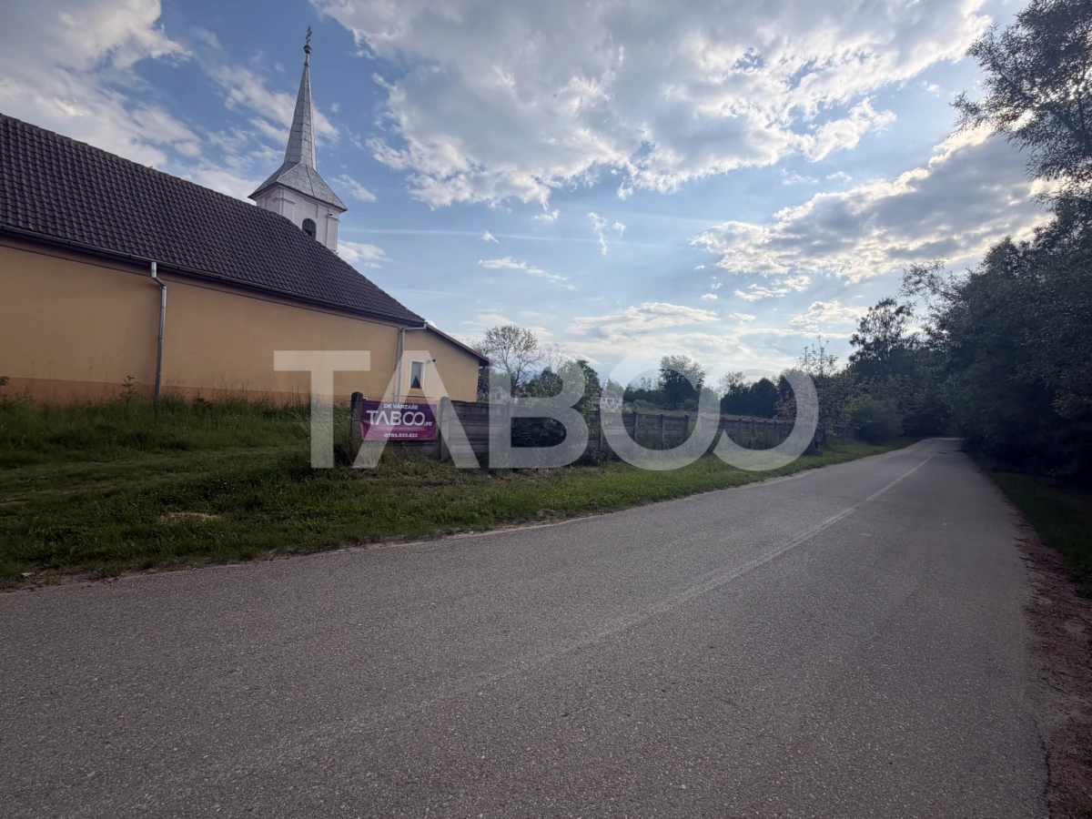 Teren intravilan 2200 mp cu utilitati in apropiere Sat Savastreni - 2