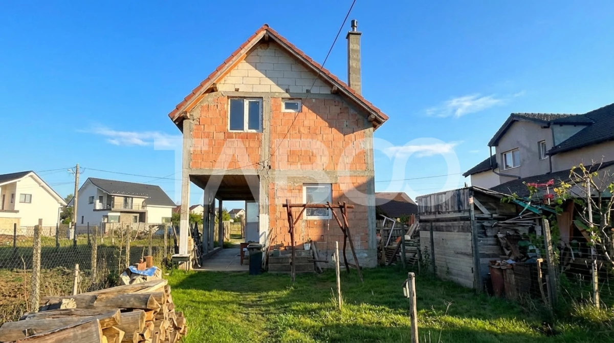 Casa individuala 4 camere cu curte de 550 mp 2 bai Cristian Sibiu - 1