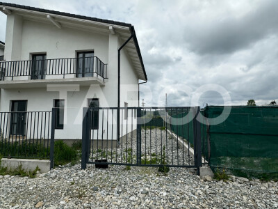 Casa de tip duplex cu curte libera 195 mp acces 2 strazi Mohu Sibiu