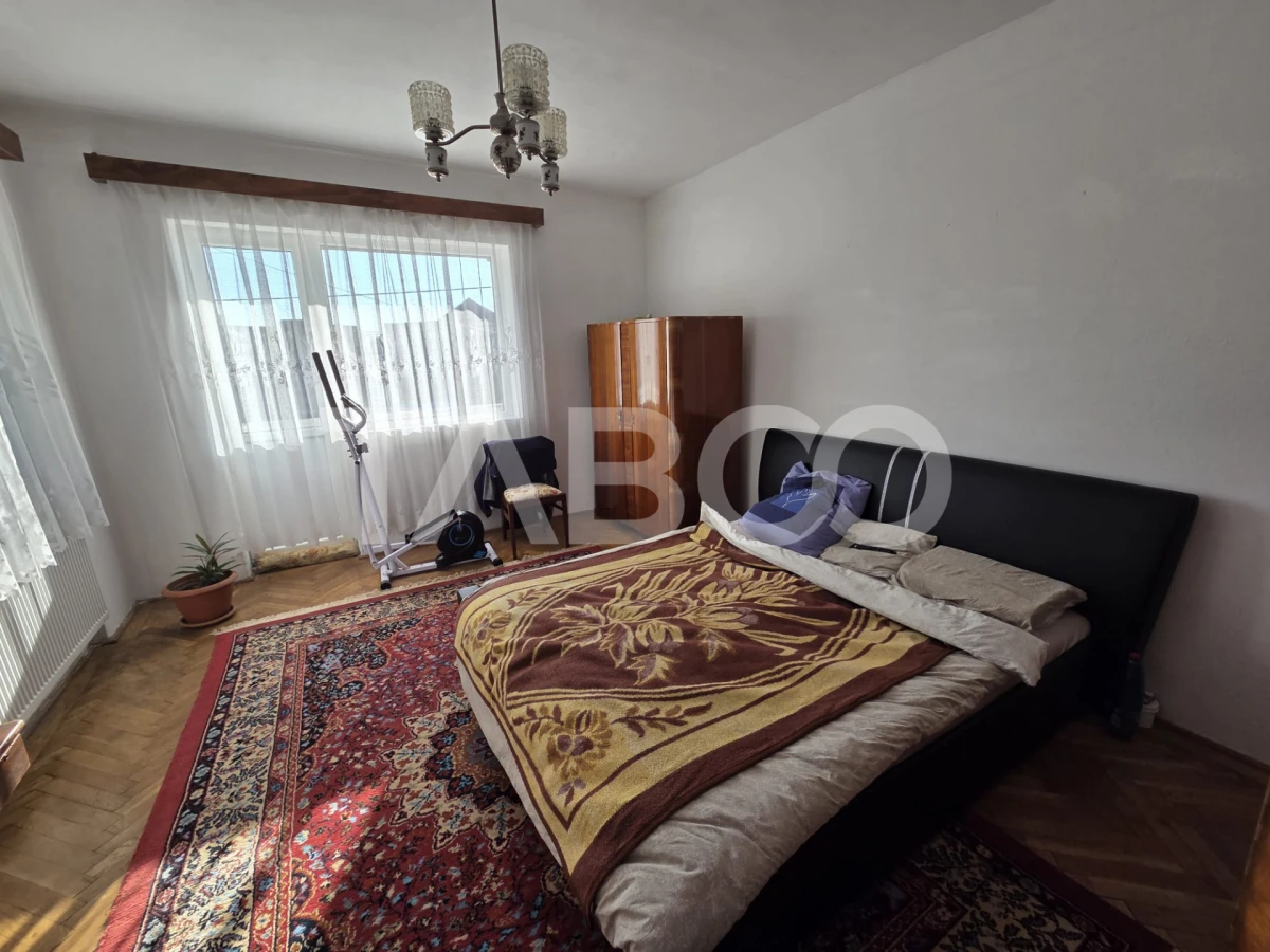 Casa de vanzare zona Negoiu 4 camere 208 mp utili si curte 550 mp - 9