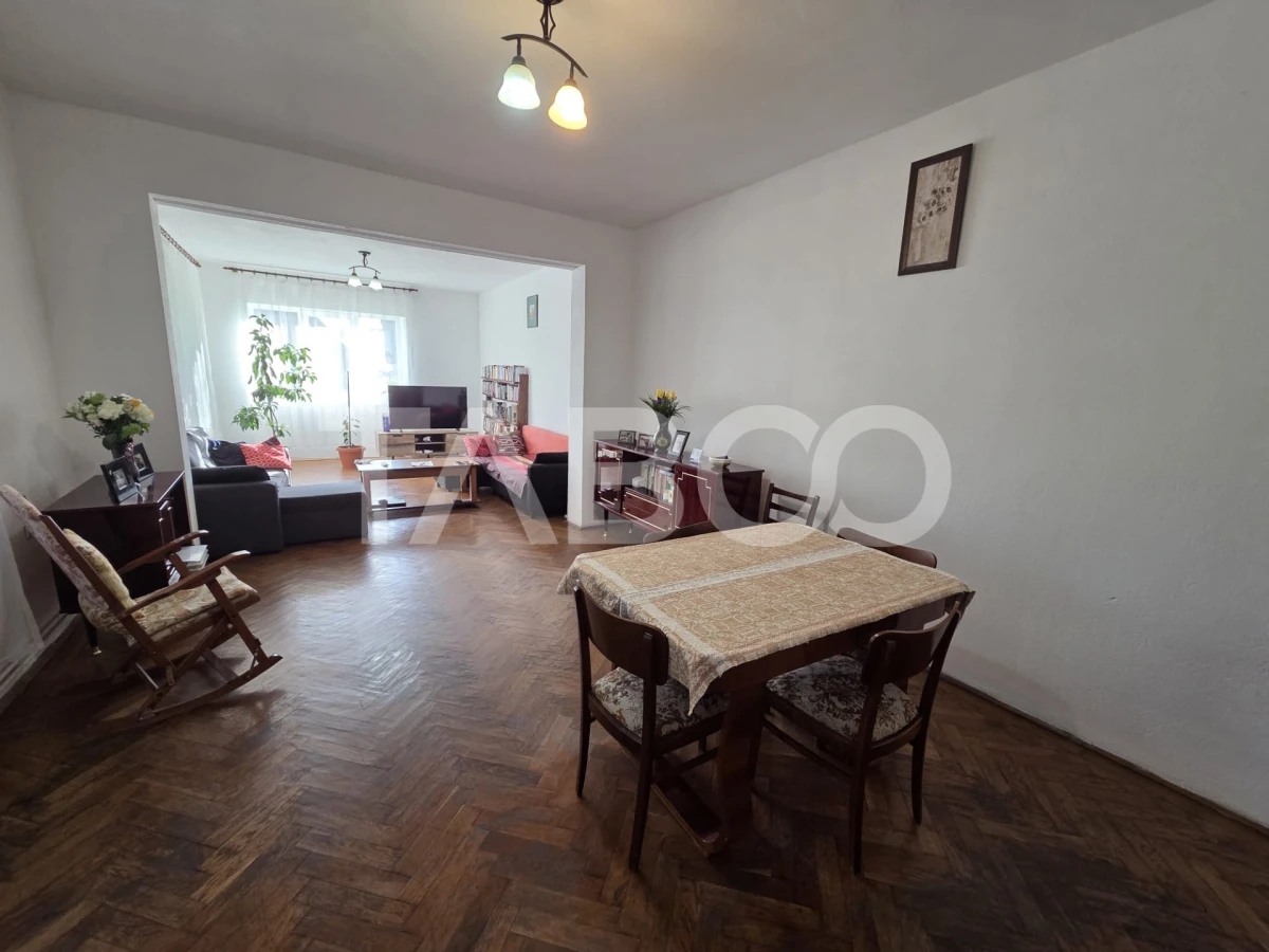 Casa de vanzare zona Negoiu 4 camere 208 mp utili si curte 550 mp - 6