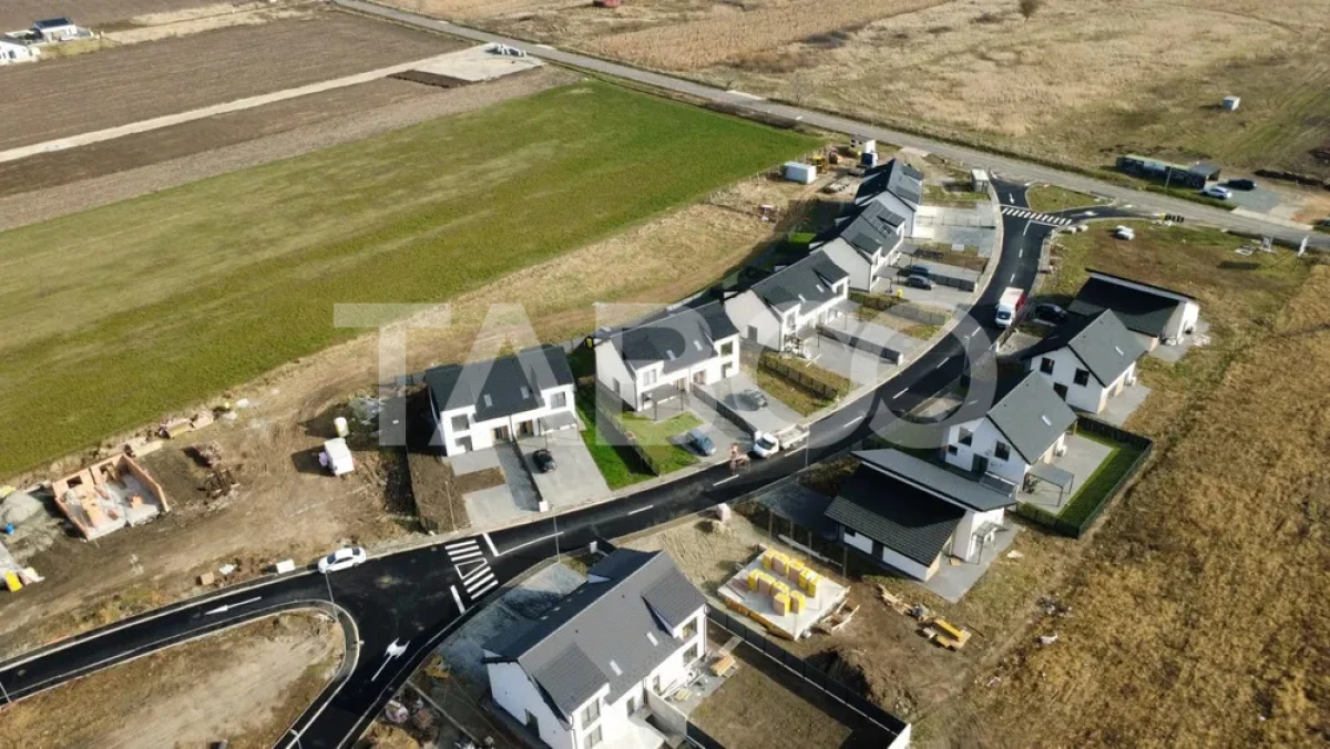 Casa individuala de vanzare cu teren generos- predare la alb - 3