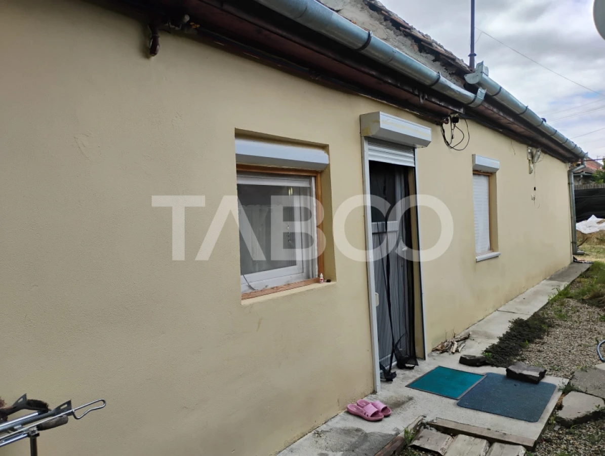 Casa de vanzare renovata in 2018 cu 1150mp de teren in Seica Mare - 1