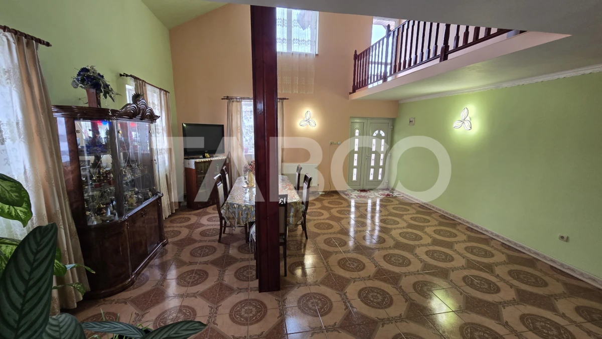 Casa individuala de vanzare cu 4 camere si 725mp curte libera in Daia - 1