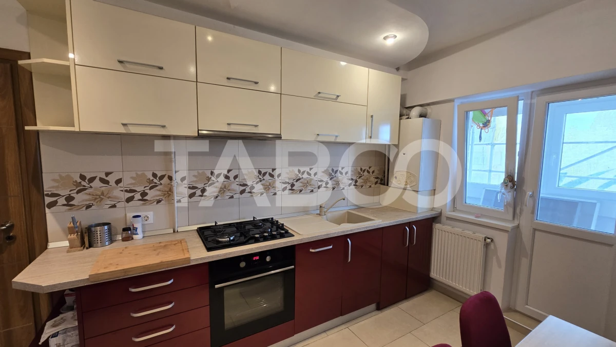 Apartament de vanzare 2 camere decomandate bloc cu lift zona Centrala - 3