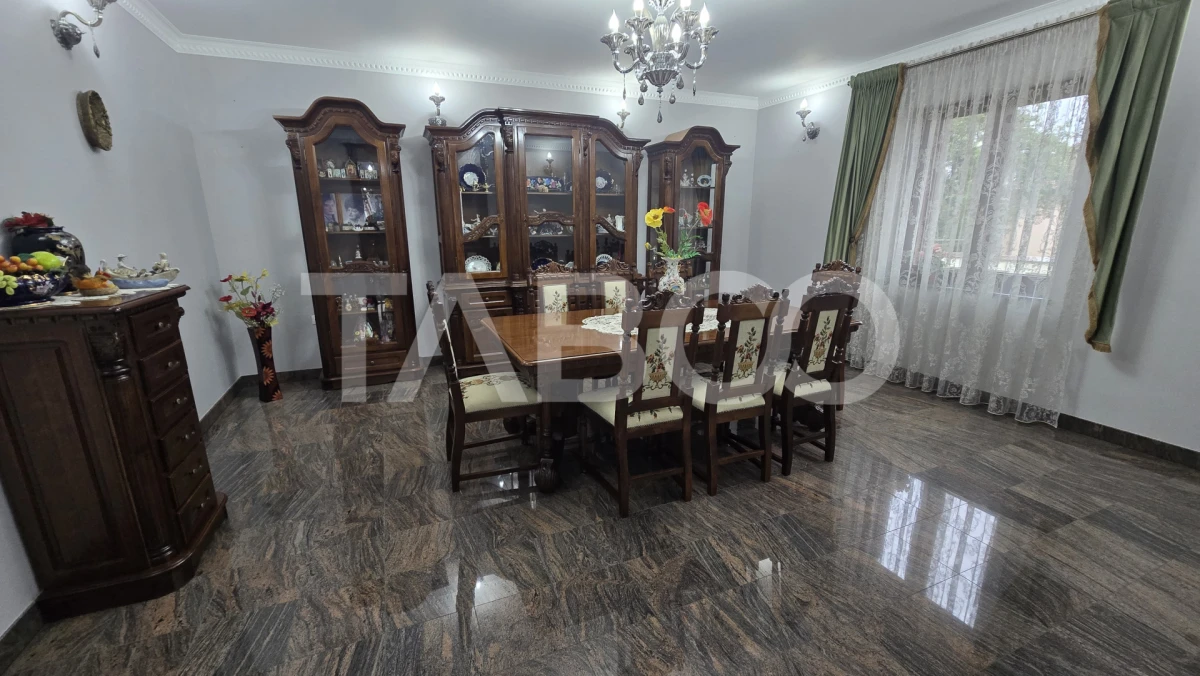 Casa individuala de vanzare 10 camere teren liber 530m zona Lupeni - 6