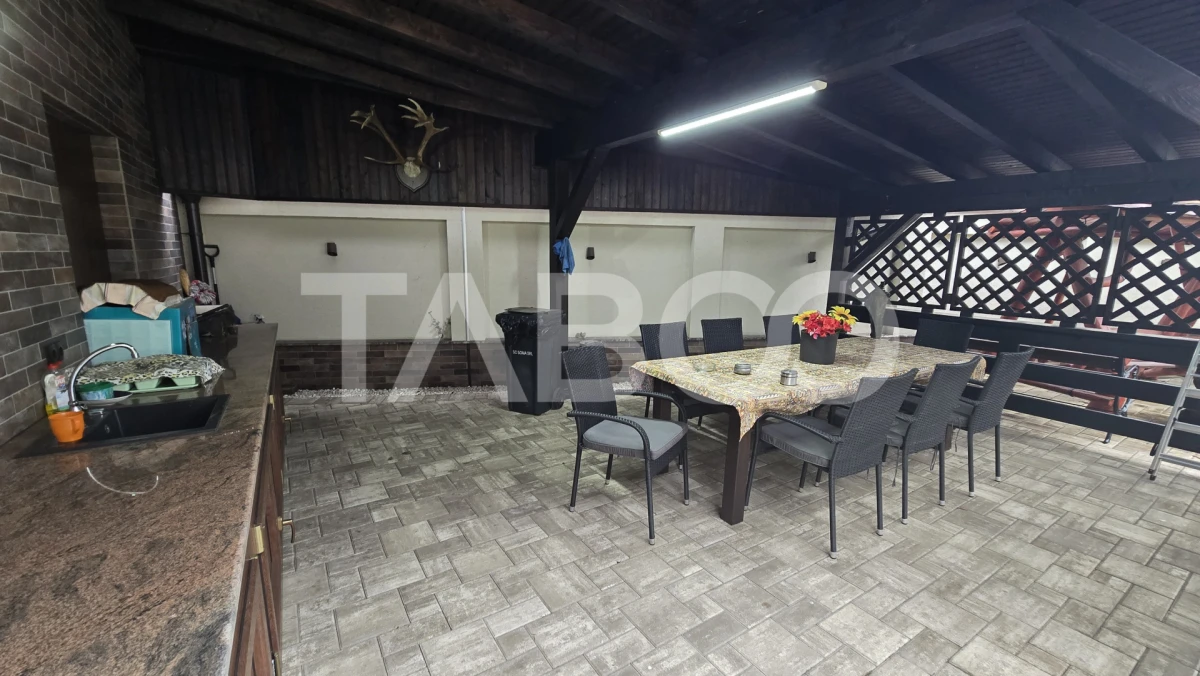 Casa individuala de vanzare 10 camere teren liber 530m zona Lupeni - 5