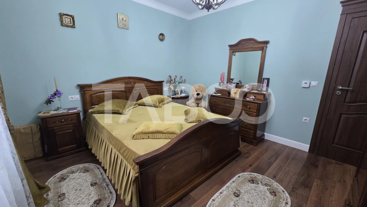 Casa individuala de vanzare 10 camere teren liber 530m zona Lupeni - 4
