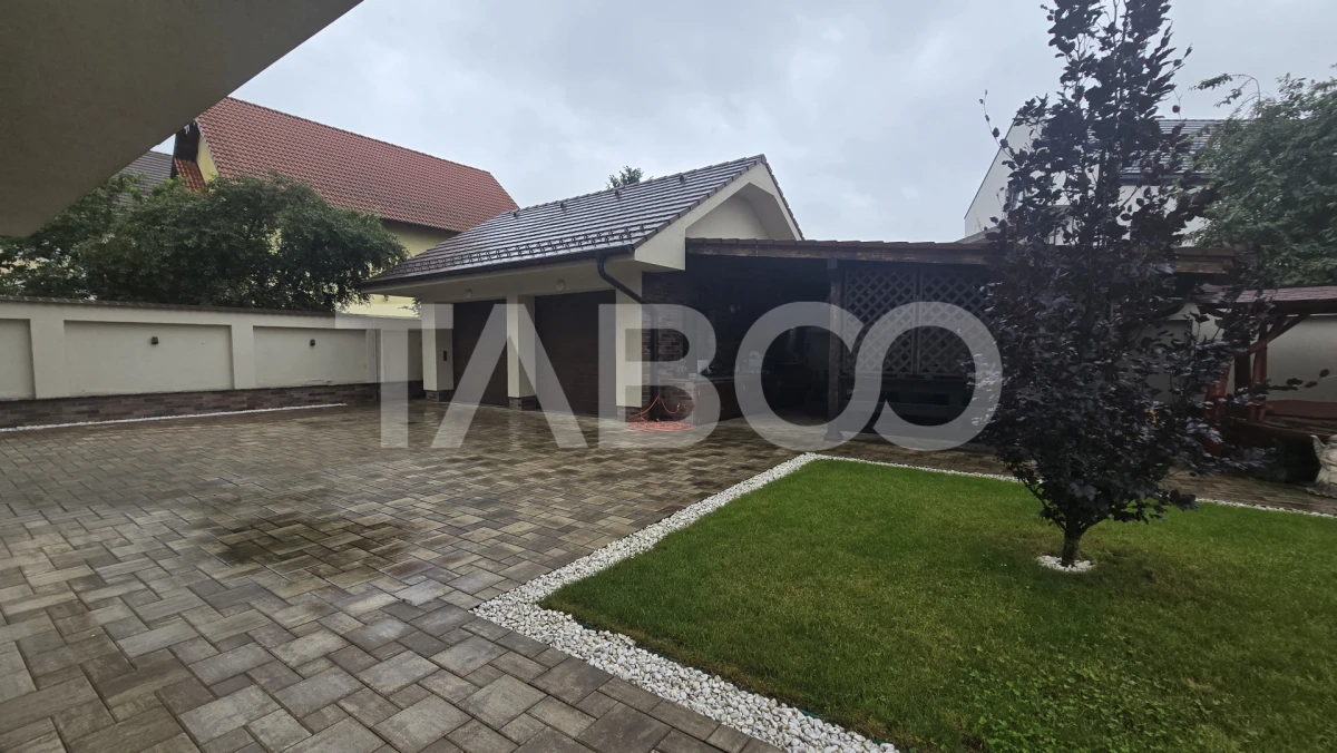 Casa individuala de vanzare 10 camere teren liber 530m zona Lupeni - 2