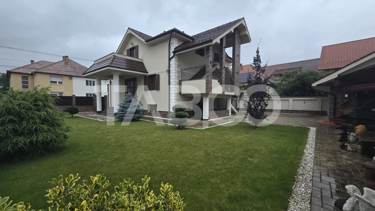 Casa individuala de vanzare 10 camere teren liber 530m zona Lupeni - 1