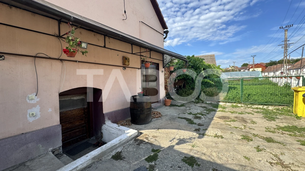Casa individuala de vanzare cu 3 camere 500 mp teren Cornatel Sibiu - 1