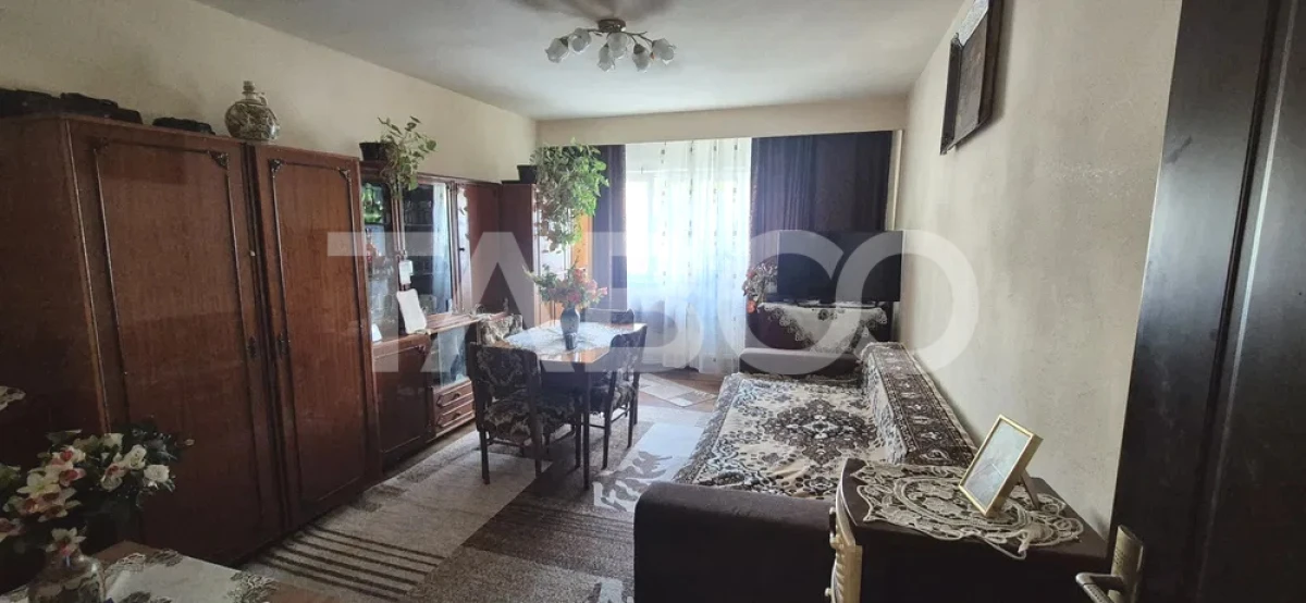 Apartament cu 2 camere de vanzare in Plopilor bloc izolat cu boxa - 2