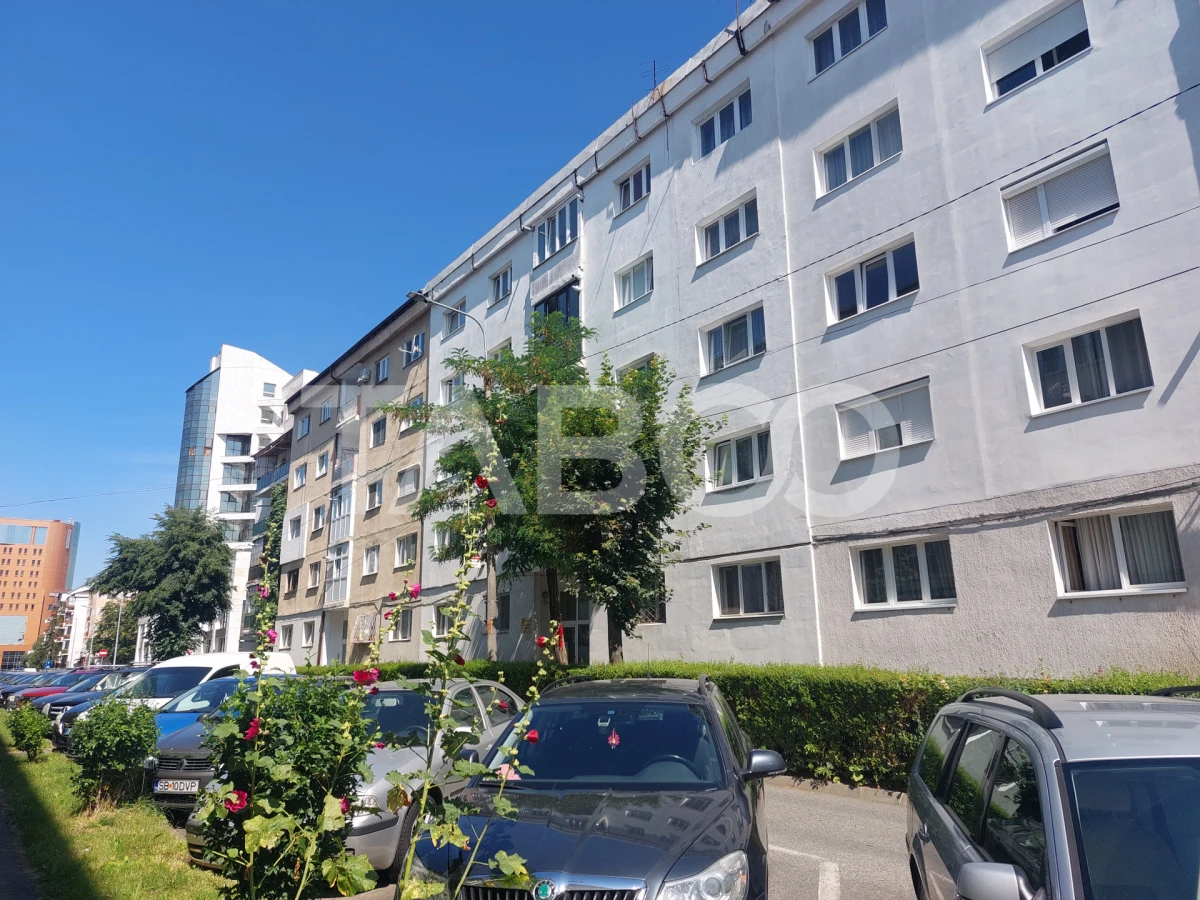 Apartament spatios 2 camere decomandate pivnita zona Dioda Sibiu - 1