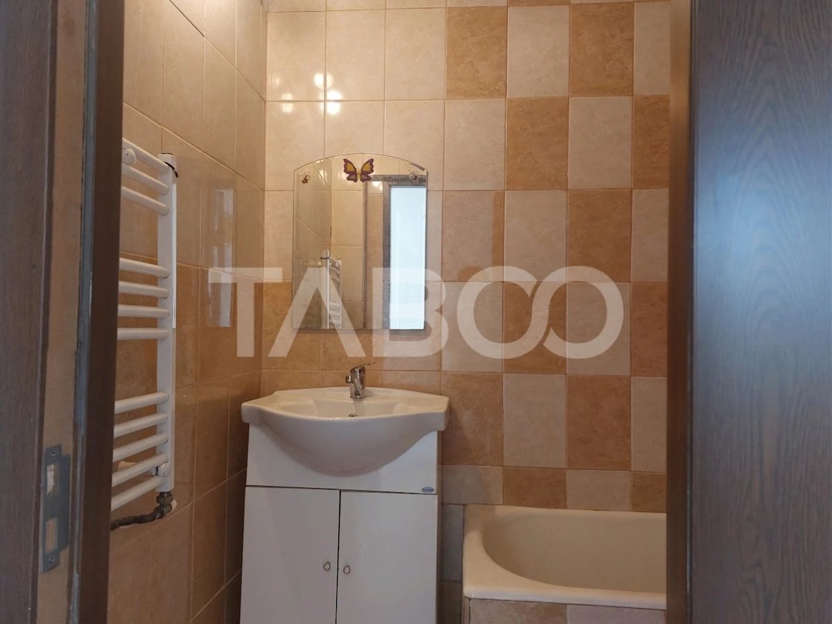 Apartament la curte 35mp 2 camere pivnita gradina str Magurii Cisnadie - 10