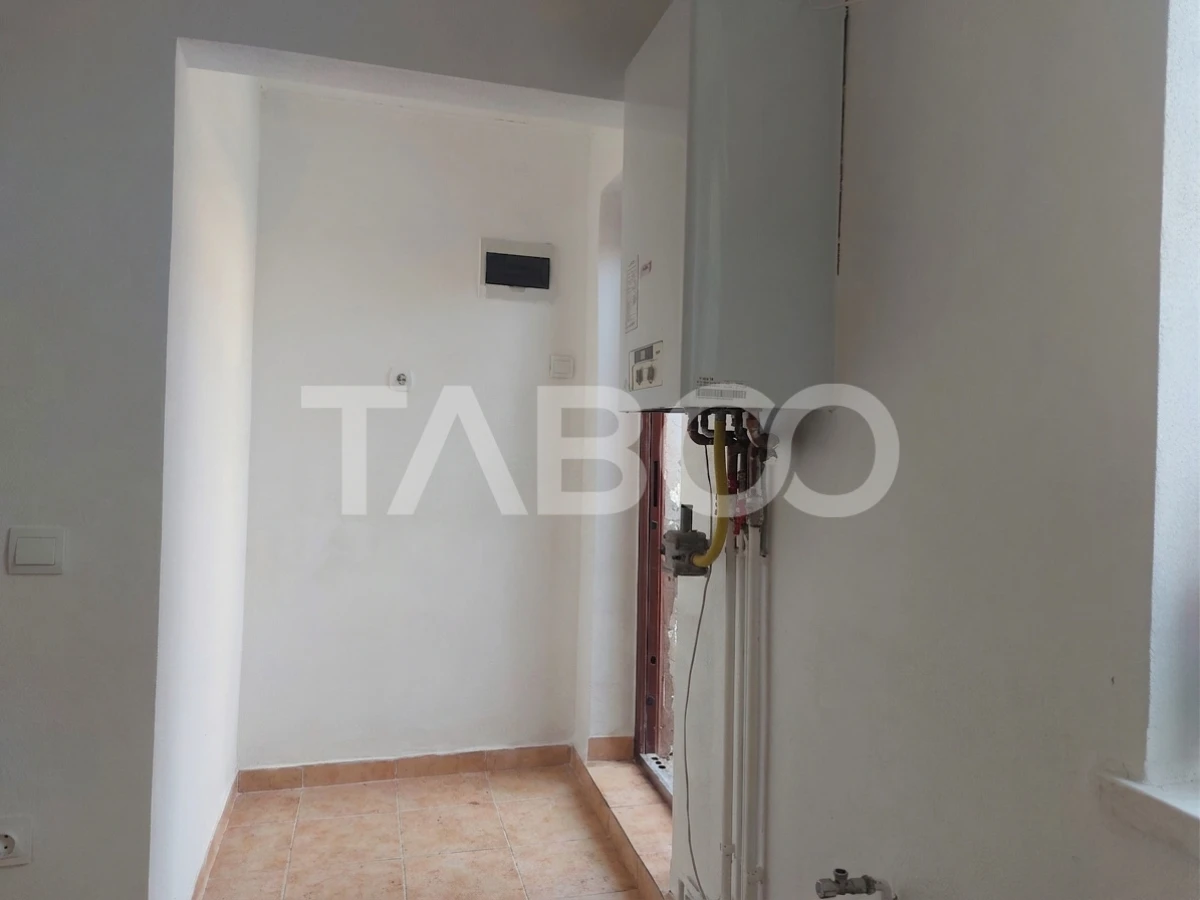 Apartament la curte 35mp 2 camere pivnita gradina str Magurii Cisnadie - 8
