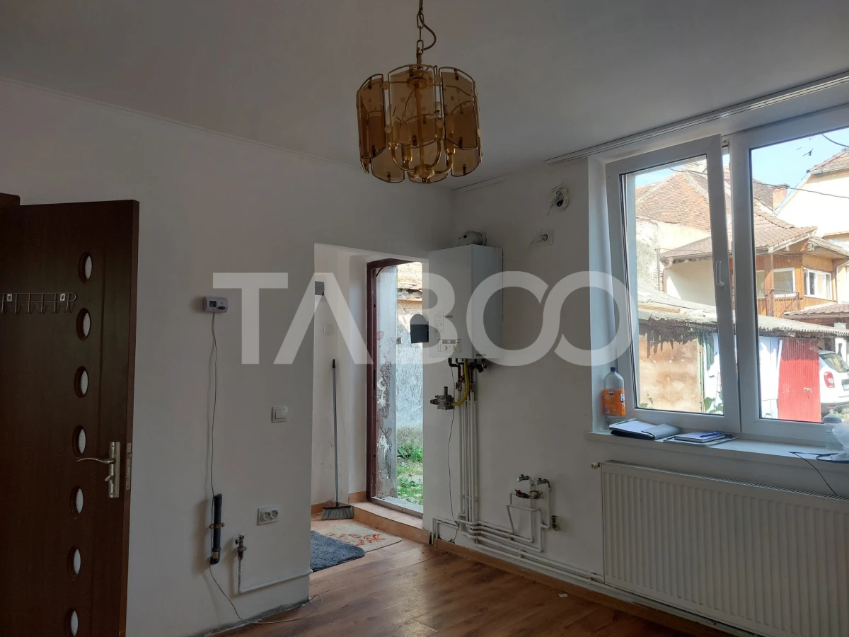 Apartament la curte 35mp 2 camere pivnita gradina str Magurii Cisnadie - 7