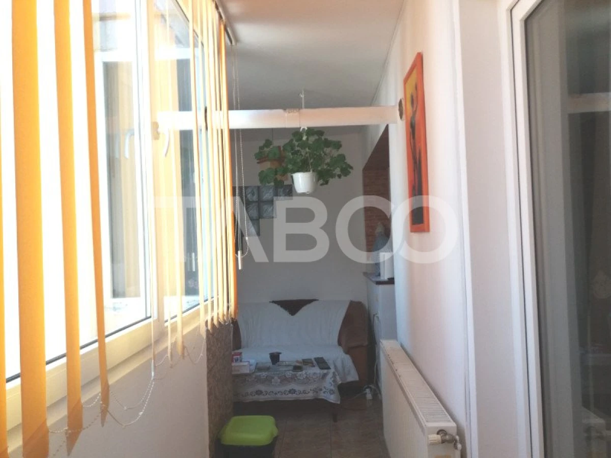 Apartament decomandat 3 camere 2 bai etaj 3 balcon zona buna Cisnadie - 10